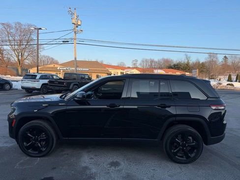 Certified 2023 Jeep Grand Cherokee Altitude image 2