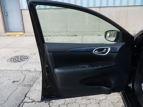Used 2019 Nissan Sentra SR FWD image 18