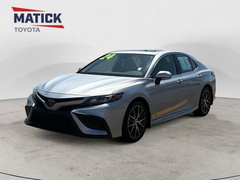 Used 2024 Toyota Camry SE w/ Cold Weather Package AWD/4WD image 3