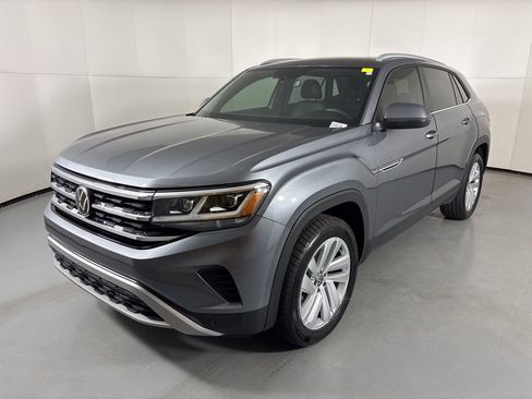 Used 2021 Volkswagen Atlas Cross Sport SE w/ Panoramic Sunroof Package image 4