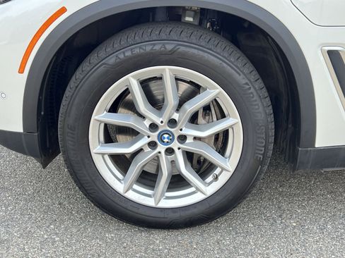 Used 2022 BMW X5 xDrive45e w/ Parking Assistance Package image 9