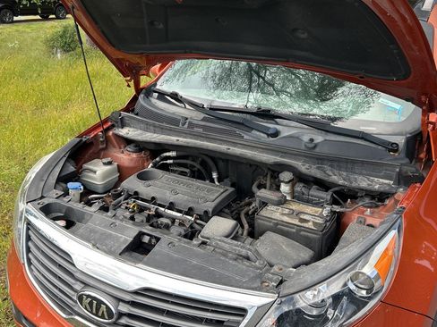 Used 2011 Kia Sportage EX w/ Premium Pkg w/Leather Seats image 11