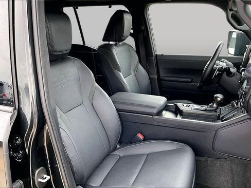 Used 2024 Lexus GX 550 AWD/4WD image 9