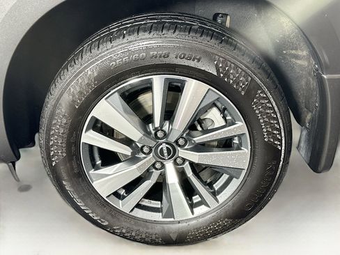 Used 2024 Nissan Pathfinder SL image 11