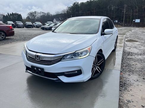 Used 2017 Honda Accord Sport image 2