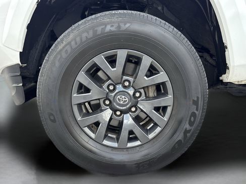 Used 2023 Toyota Tacoma SR5 RWD image 29