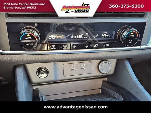 Used 2024 Nissan Rogue SV image 17