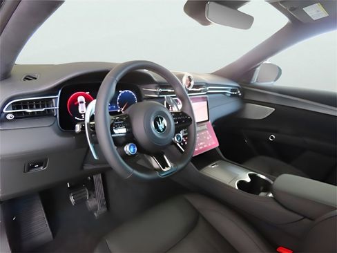 New 2024 Maserati Grecale GT image 27
