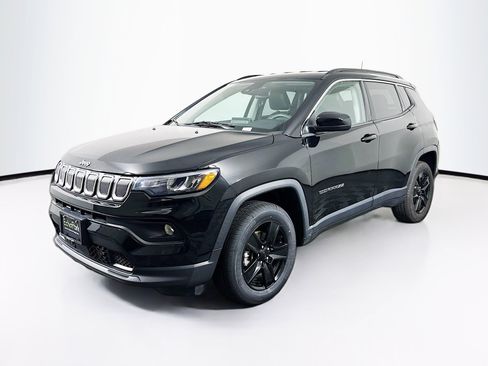 Used 2022 Jeep Compass Latitude AWD/4WD image 3