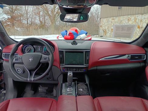 Used 2023 Maserati Levante GT image 12