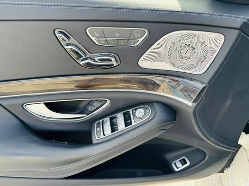 Used 2017 Mercedes-Benz S 550 Sedan w/ Premium Package image 9