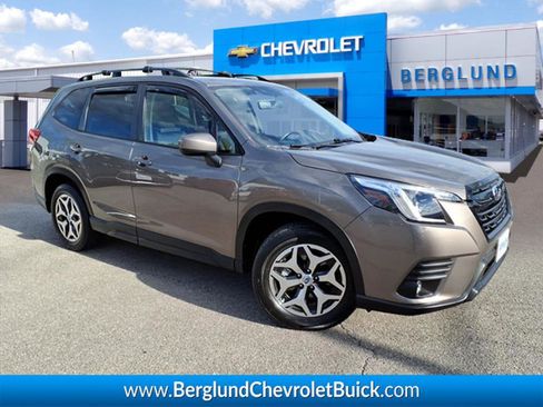 Used 2024 Subaru Forester Premium AWD/4WD image 1