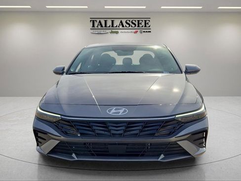 Used 2025 Hyundai Elantra Limited image 2