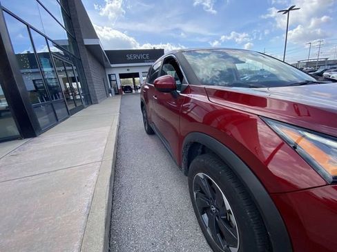 Used 2025 Nissan Rogue SV image 12