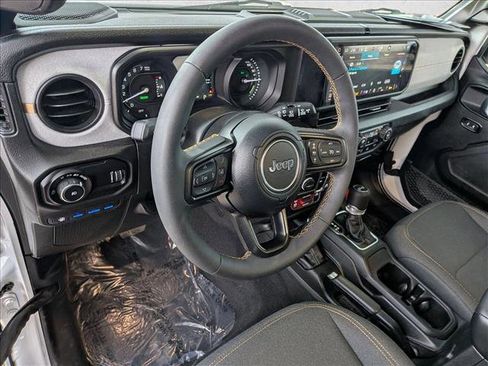 Used 2024 Jeep Wrangler Willys image 10