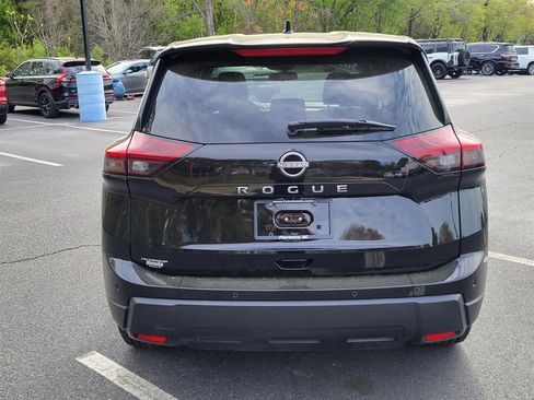 Used 2025 Nissan Rogue SV image 3