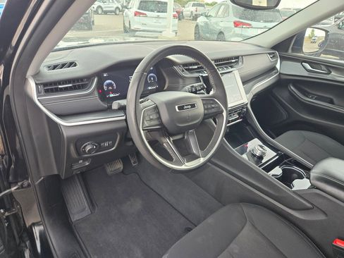 Used 2023 Jeep Grand Cherokee Laredo w/ Luxury Tech Group I image 11