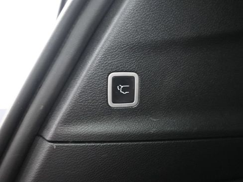 Used 2022 Chrysler Pacifica Touring-L w/ Uconnect Theater Family Group FWD image 14