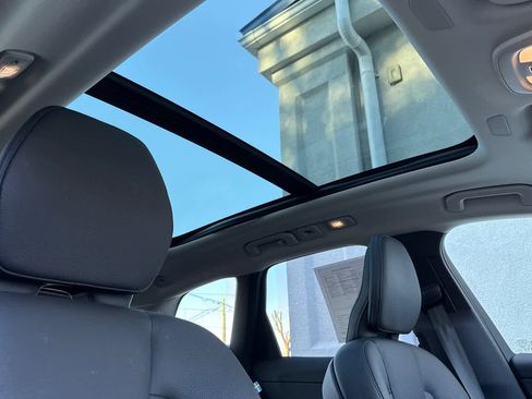 Used 2025 Volvo XC60 B5 Plus image 18