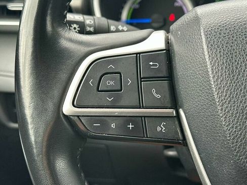 Used 2023 Toyota Highlander XLE AWD/4WD image 29