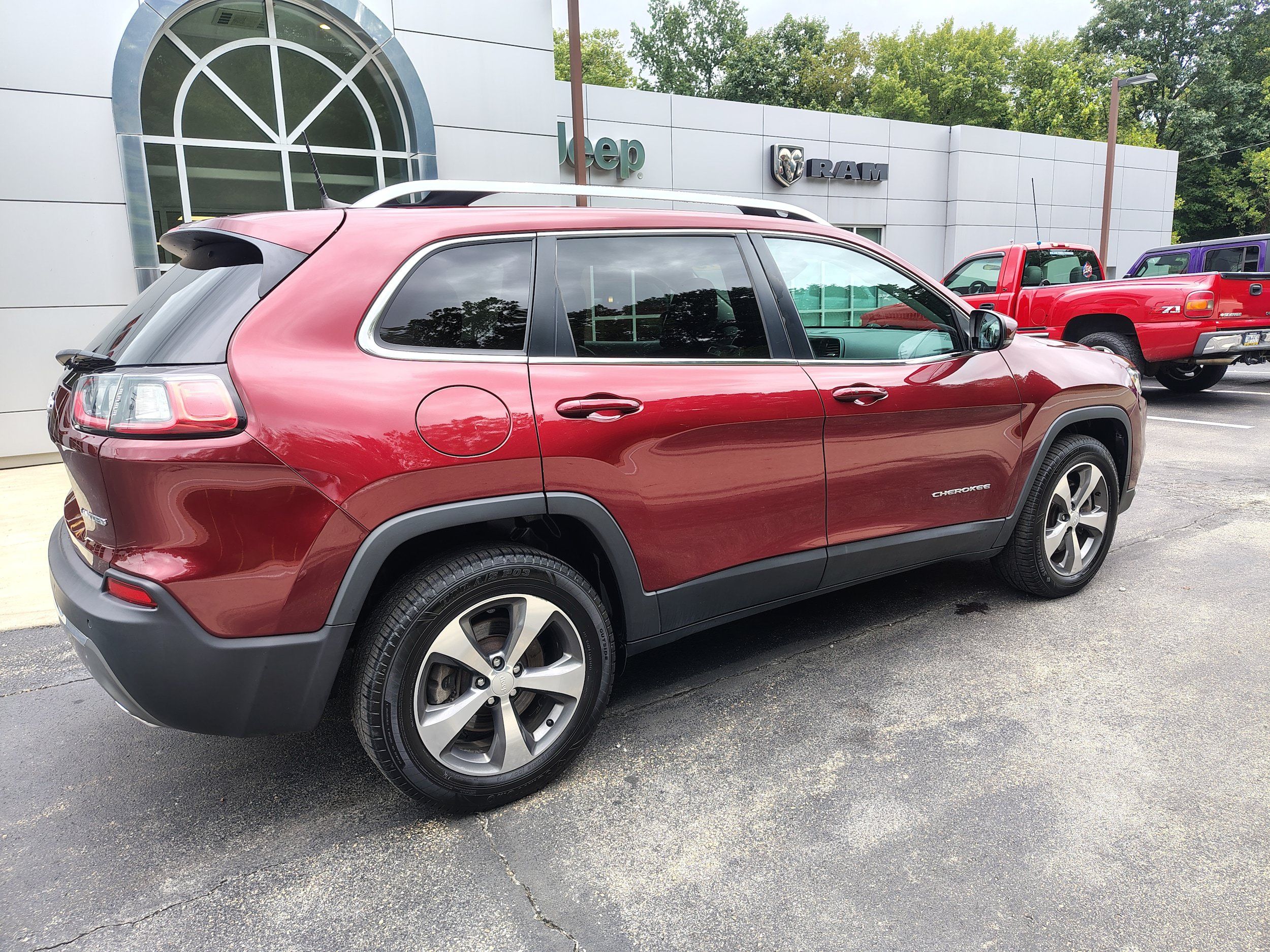 Used 2019 Jeep Cherokee Limited AWD/4WD image 15