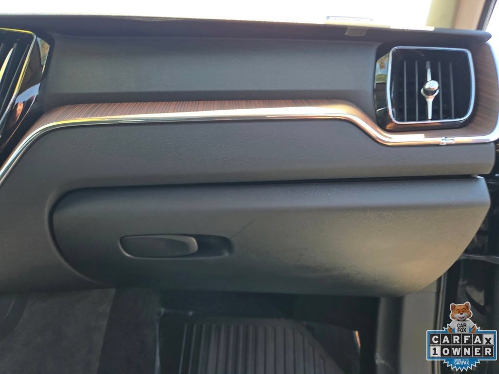 Used 2024 Volvo XC60 B5 Plus AWD/4WD image 49