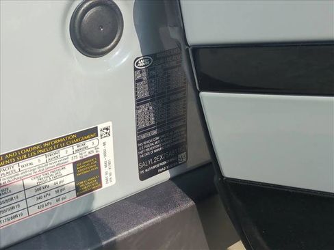 Used 2025 Land Rover Range Rover Velar Dynamic SE image 30