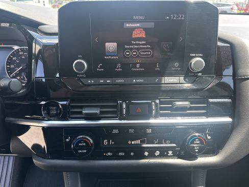 Used 2025 Nissan Pathfinder SV FWD image 29