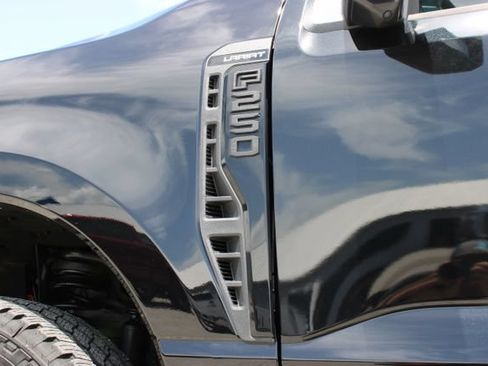 Used 2024 Ford F250 Lariat w/ Lariat Ultimate Package AWD/4WD image 15