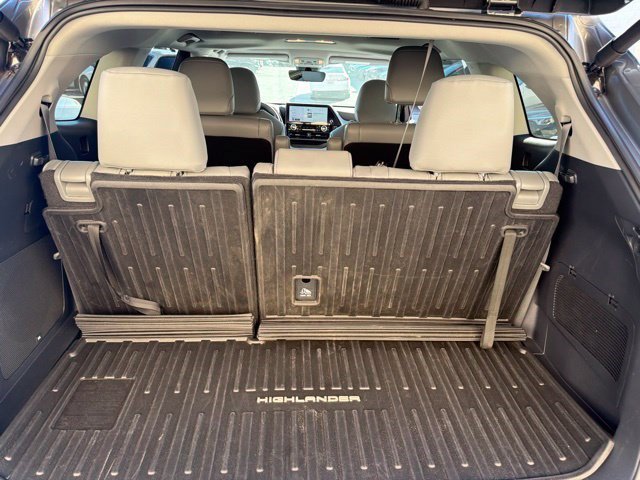 Certified 2026 Toyota Highlander Limited AWD/4WD image 12