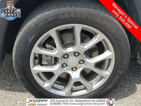 Used 2024 Jeep Compass Latitude w/ Sun and Sound Group AWD/4WD image 35