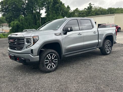Used 2024 GMC Sierra 1500 AT4 w/ Technology Package AWD/4WD image 2