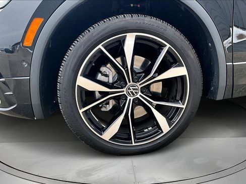 Used 2024 Volkswagen Tiguan SEL R-Line image 30