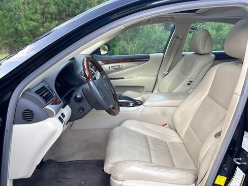 Used 2015 Lexus LS 460 AWD w/ Comfort Package image 4