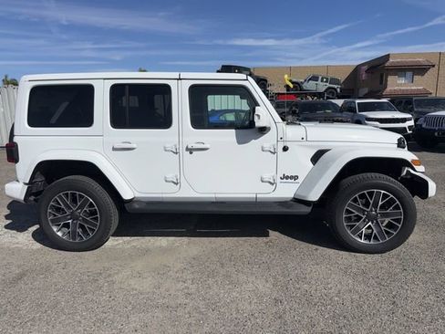 Used 2023 Jeep Wrangler Unlimited Sahara AWD/4WD image 4