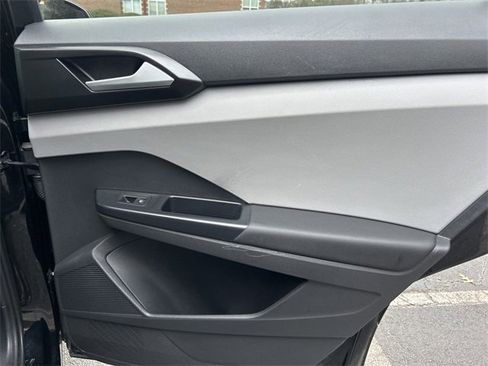 Used 2022 Volkswagen Taos SE image 19