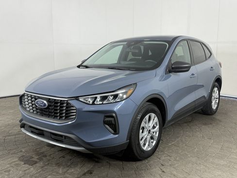 Certified 2025 Ford Escape Active w/ Tech Pack #1 FWD image 3