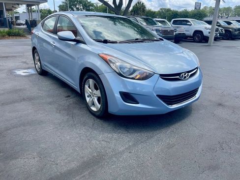 Used 2011 Hyundai Elantra GLS w/ Navigation Pkg 4 FWD image 4