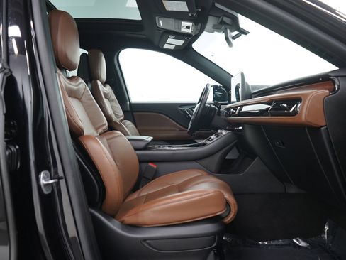 Used 2023 Lincoln Aviator Reserve w/ Equipment Group 201A image 11