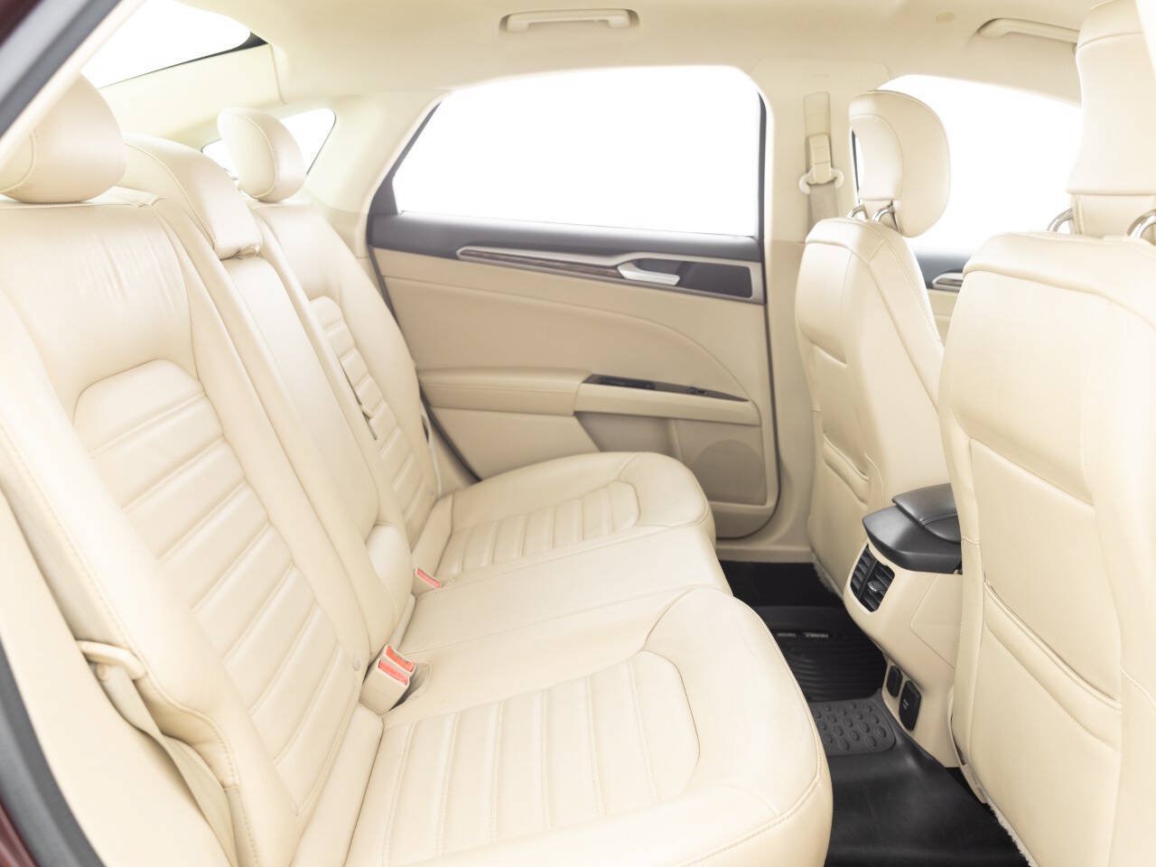 Used 2013 Ford Fusion SE FWD image 29