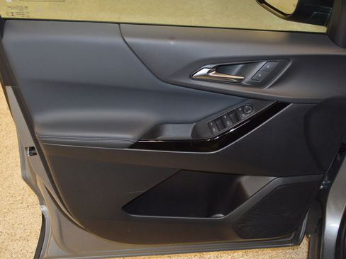 Used 2025 Chevrolet Equinox LT w/ Safety and Technology Package image 14