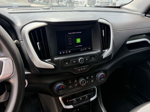 Used 2024 GMC Terrain SLE w/ Driver Convenience Package FWD image 19