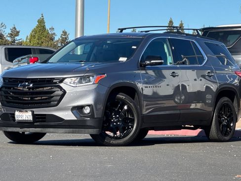 Used 2020 Chevrolet Traverse LT w/ LPO, Blackout Package image 9