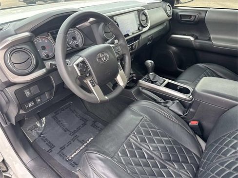 Used 2022 Toyota Tacoma SR5 w/ Technology Package image 31