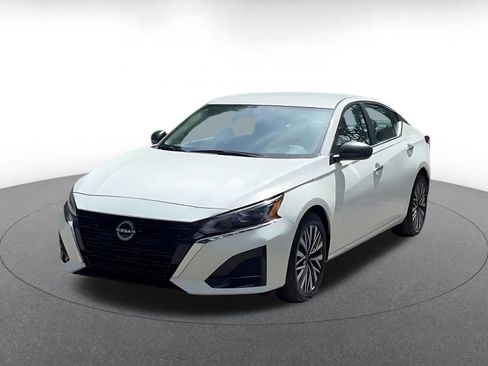 Used 2025 Nissan Altima 2.5 SV FWD image 7