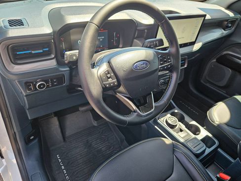 Used 2025 Ford Maverick Lobo AWD/4WD image 12