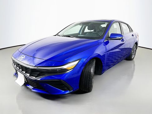 Used 2024 Hyundai Elantra Limited image 3