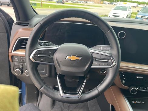Used 2025 Chevrolet Suburban High Country AWD/4WD image 19