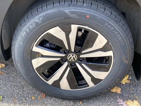 Used 2024 Volkswagen Atlas SE image 27