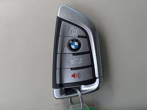 Used 2021 BMW 745e xDrive w/ Premium Package AWD/4WD image 32